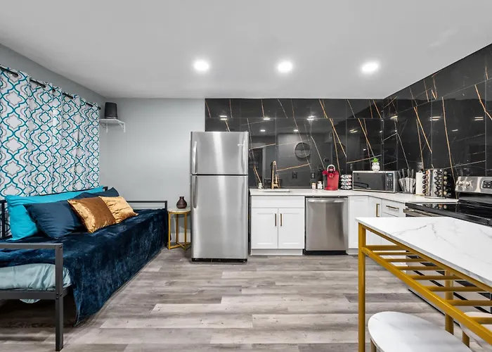 Warm Heights 2Br With Pool & Free Parking