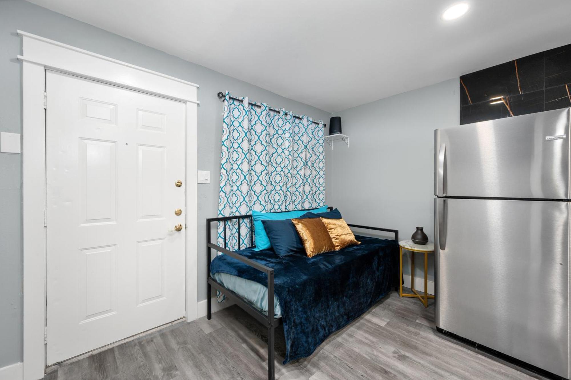 Warm Heights 2br With Pool & Free Parking Apartment