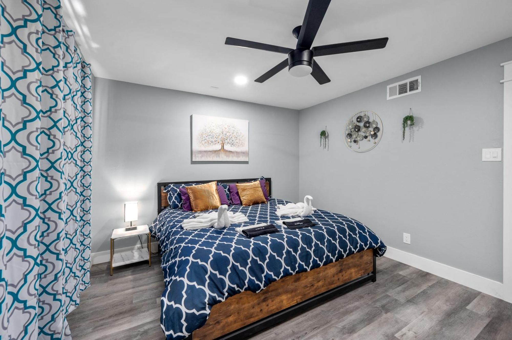 Warm Heights 2br With Pool & Free Parking * Houston