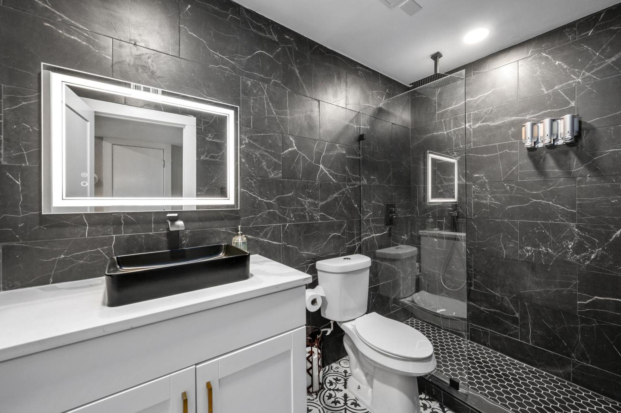 Warm Heights 2br With Pool & Free Parking Apartment *