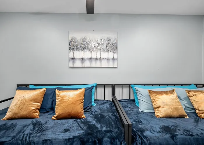 Warm Heights 2Br With Pool & Free Parking