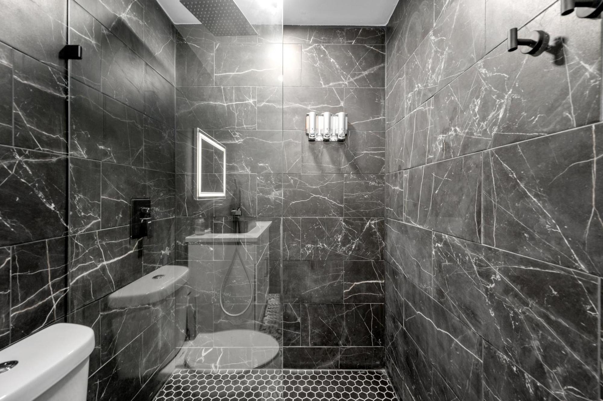 Appartement Warm Heights 2br With Pool & Free Parking *